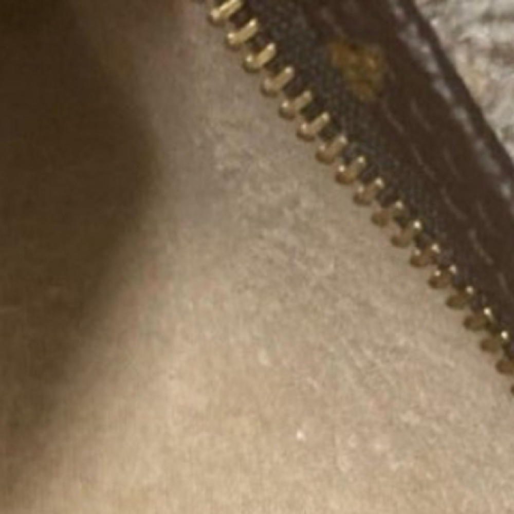 👜Auth Louis Vuitton Monogram Pochette/Crossbody Bag! One of the most popular👜 - Picture 7 of 11